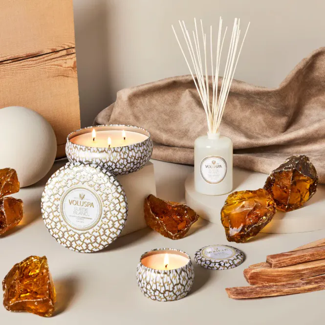 Hovedbilde Voluspa Mini Tin Candle Suede Blanc